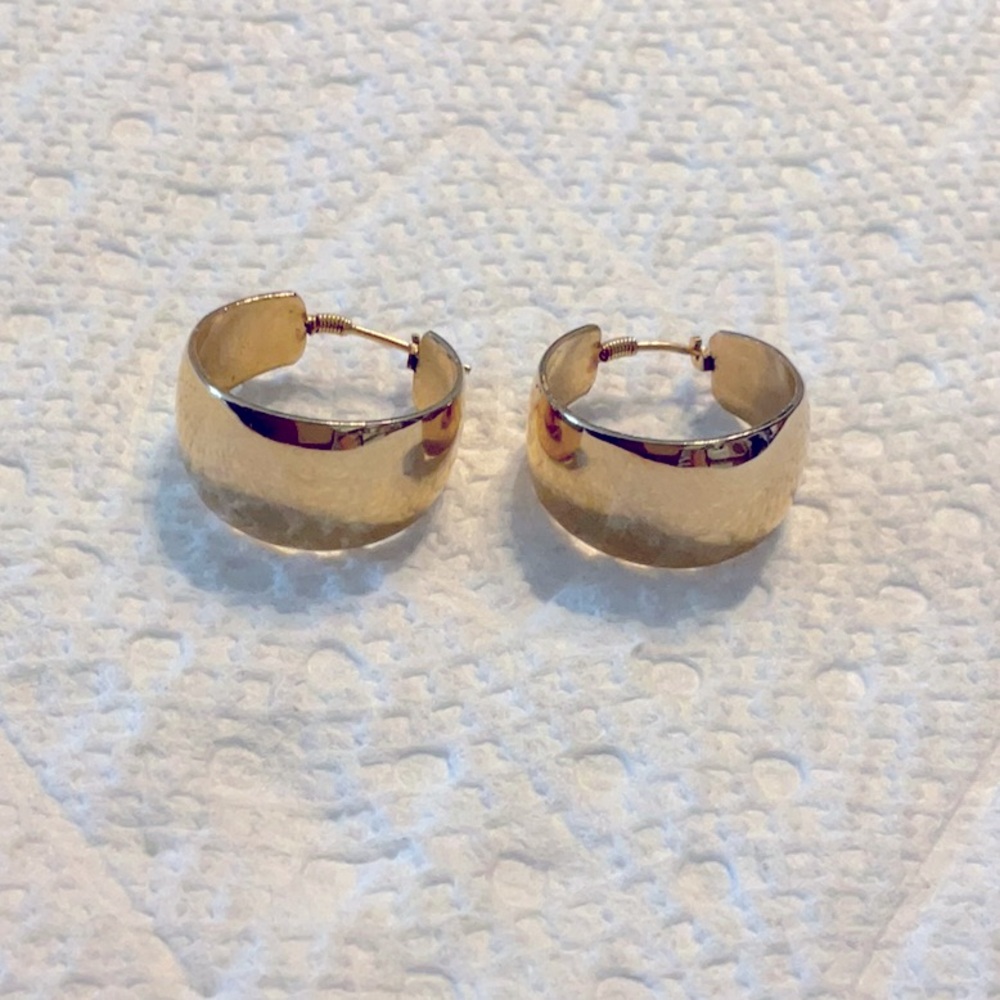 Gold plated hoop earrings that are in great condition.